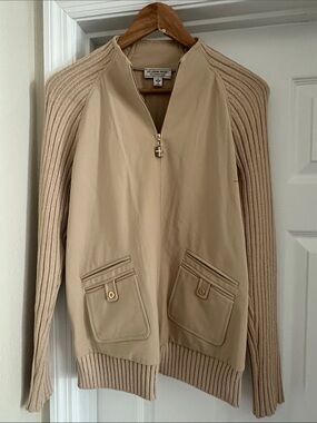 Gorgeous St. John Sport Beige Zip Front Knit-Sleeve Jacket